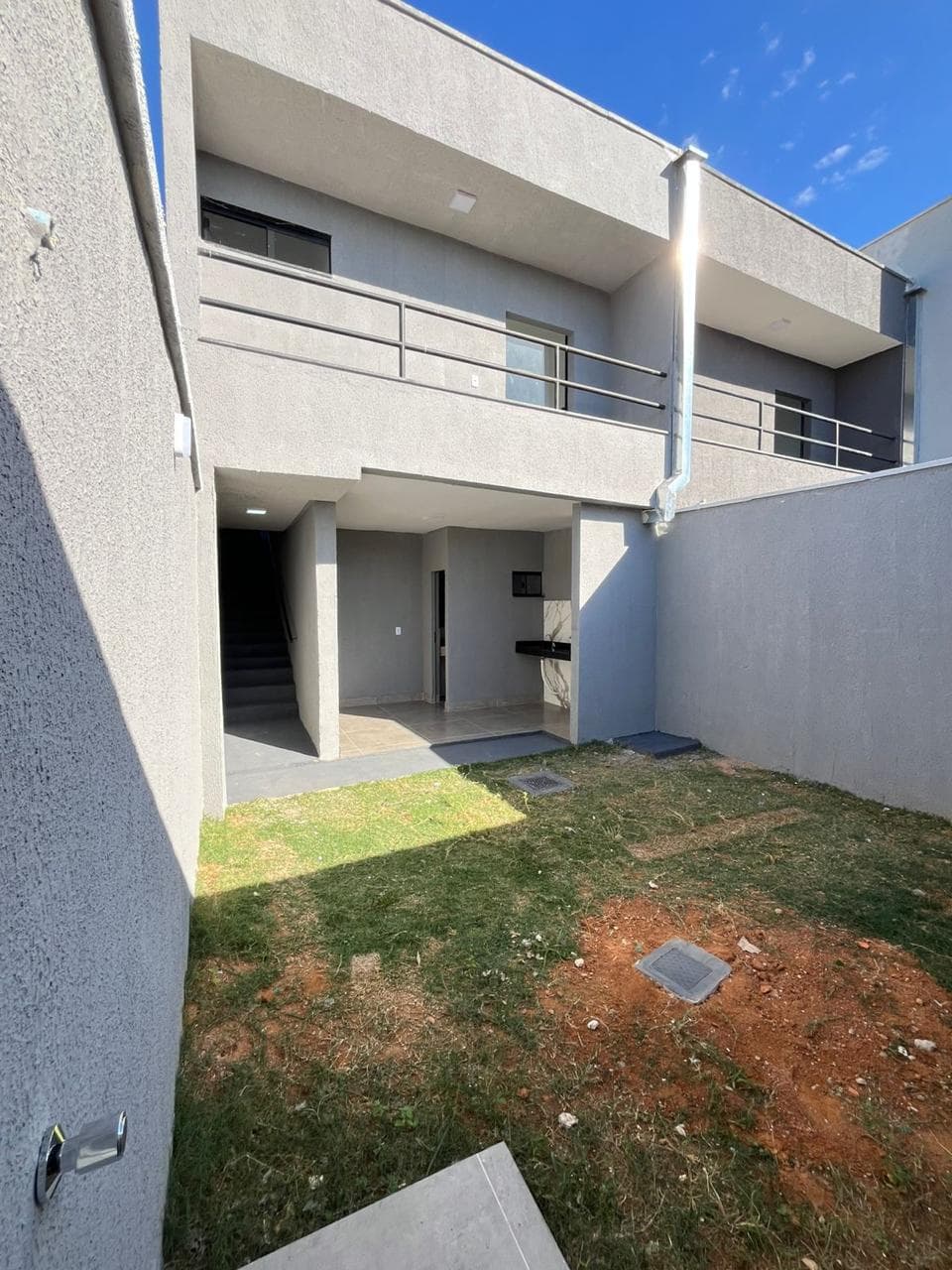 Sobrado em Residencial Flor do Ipê II - Senador Canedo